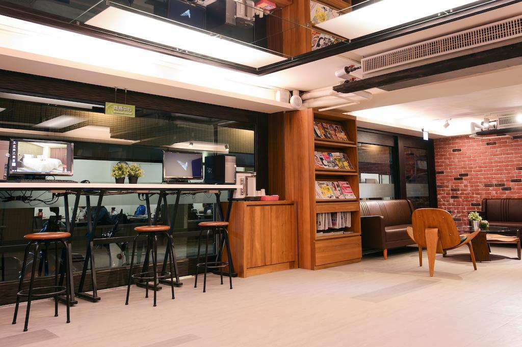 Kiwi Express Hotel - Chenggong Rd Тайчжун Экстерьер фото